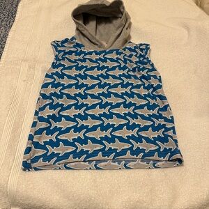 Pete & Lucy toddler hooded shark shirt 2T blue gray sleeveless super soft